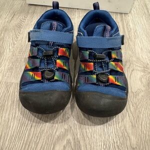 Kids keen running shoes size 1